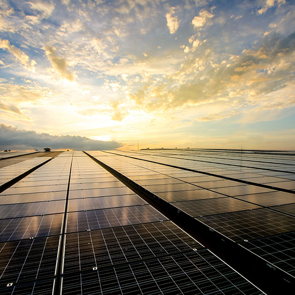 Tons of snow in Italy: claims management for a photovoltaic power plant Photovoltaic power plant on green space | NW Assekuranz: Claims management for a photovoltaic power plant